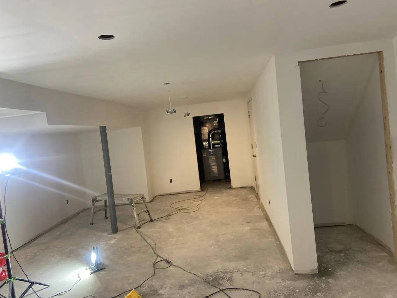 Empty room freshly painted by Mosquera Construction in Connecticut